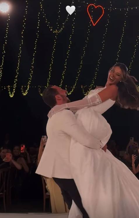Berkan Karabulut ve Lale Onuk evlendi! Gelinliği göz kamaştırdı 4